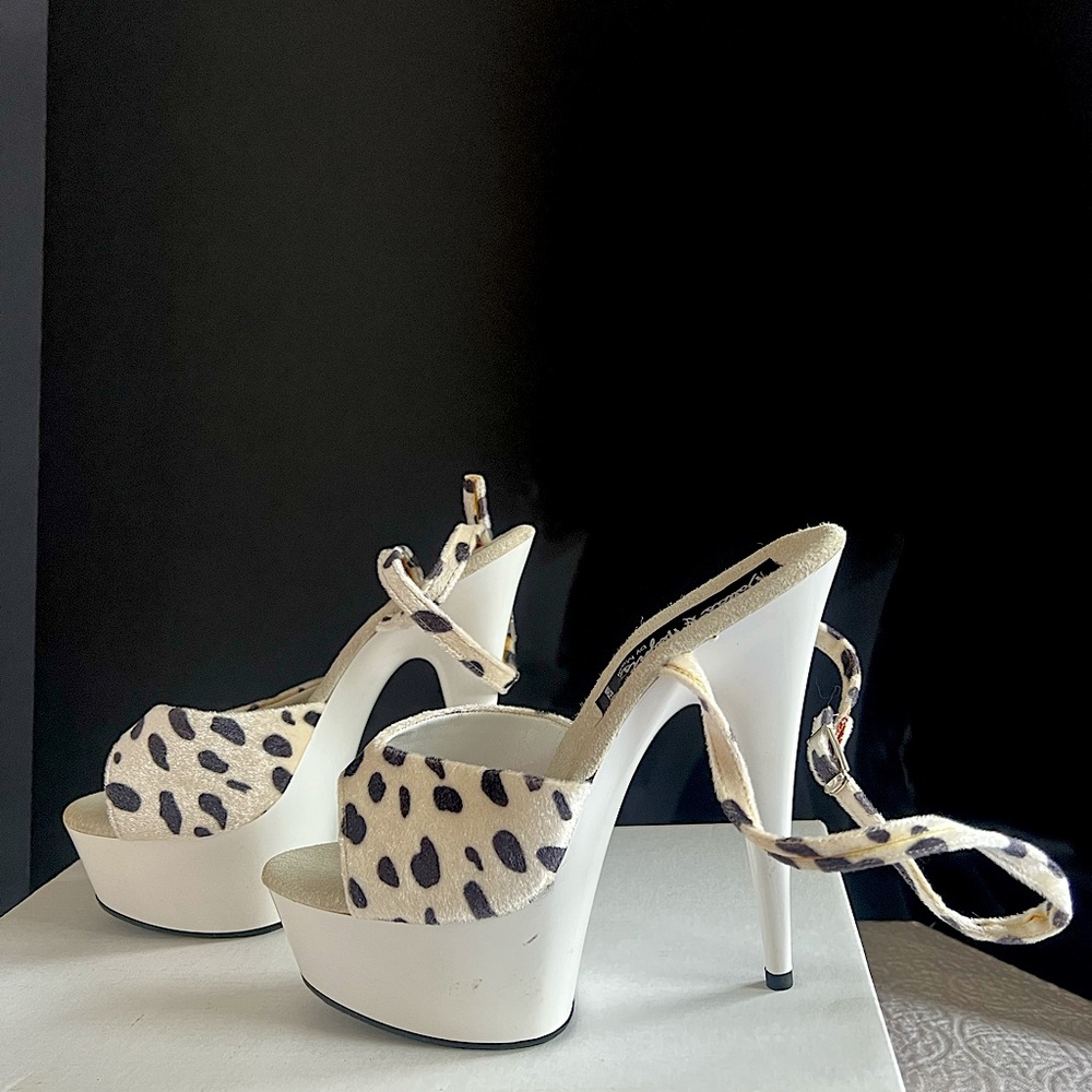 Vintage Dalmatian Print Heels Sized 7